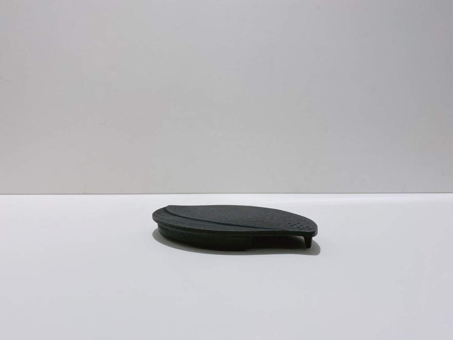 Iwachu Kamashiki Leaf Black Nambu Ironware 15.5x10.5cm Model 17087-Kiichin - The #1 Place for Japanese Goods in Your Hand!