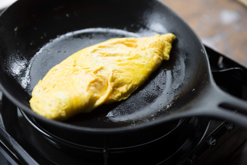 Iwachu Japan Omelet Pan 24Cm Black 24601 IH Compatible-Kiichin - The #1 Place for Japanese Goods in Your Hand!