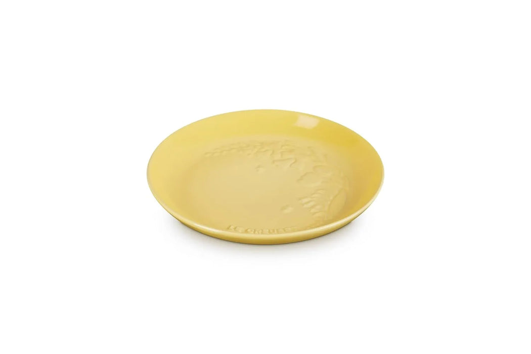 Le Creuset Sphere Plate 8.7 Inch Spring Relief Meringue Floral Heat Cold Resistant by Le Creuset - Chamomile
 - 0843251111848